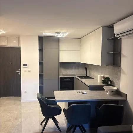 Paula Apartment Split