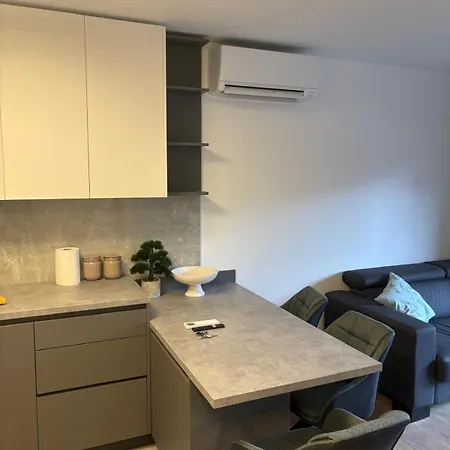Paula Apartment Split